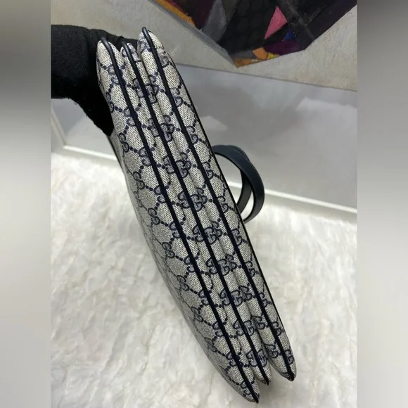 ⭐️ - GUCCI-41 02 013 Coated Canvas Black Crossbody - Picture 9 of 15